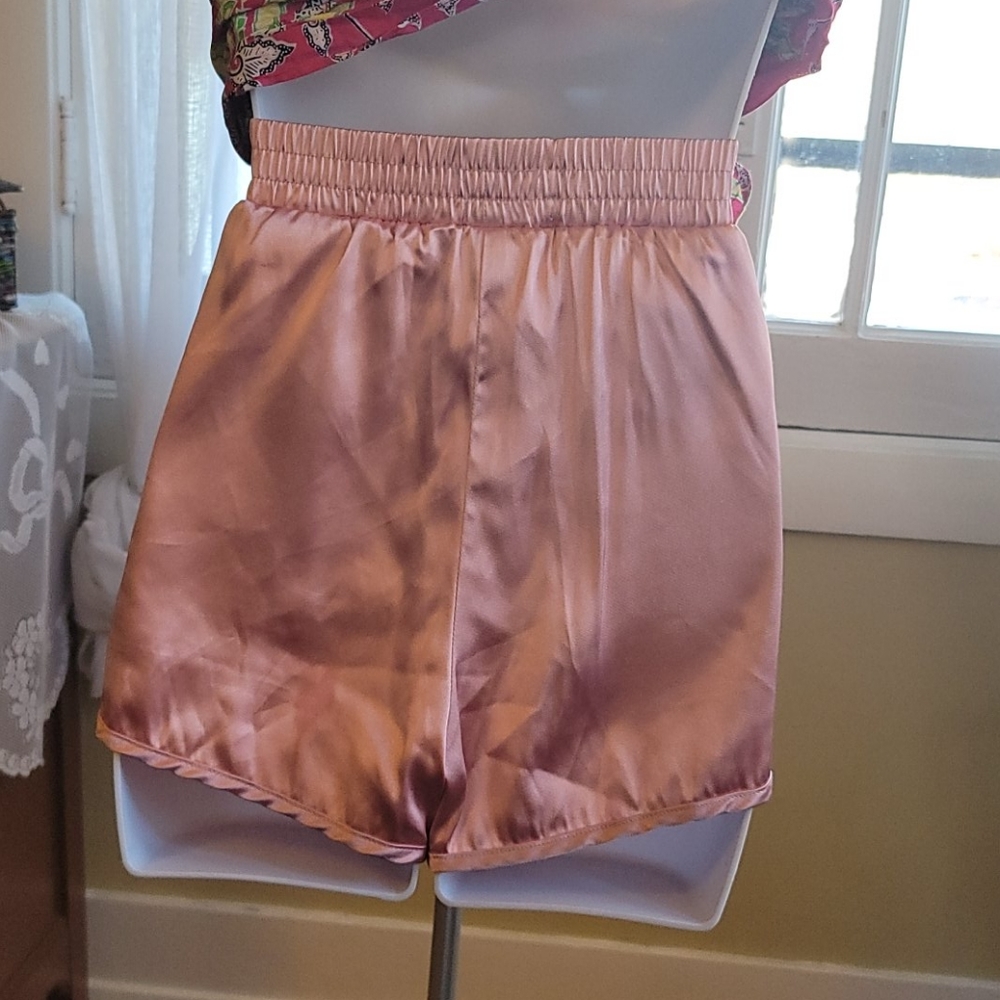 Shorts - Picture 5 of 6